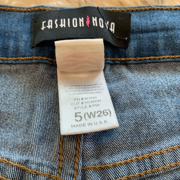 Fashion nova high waisted jeans, size 5 - Picture 3 of 3